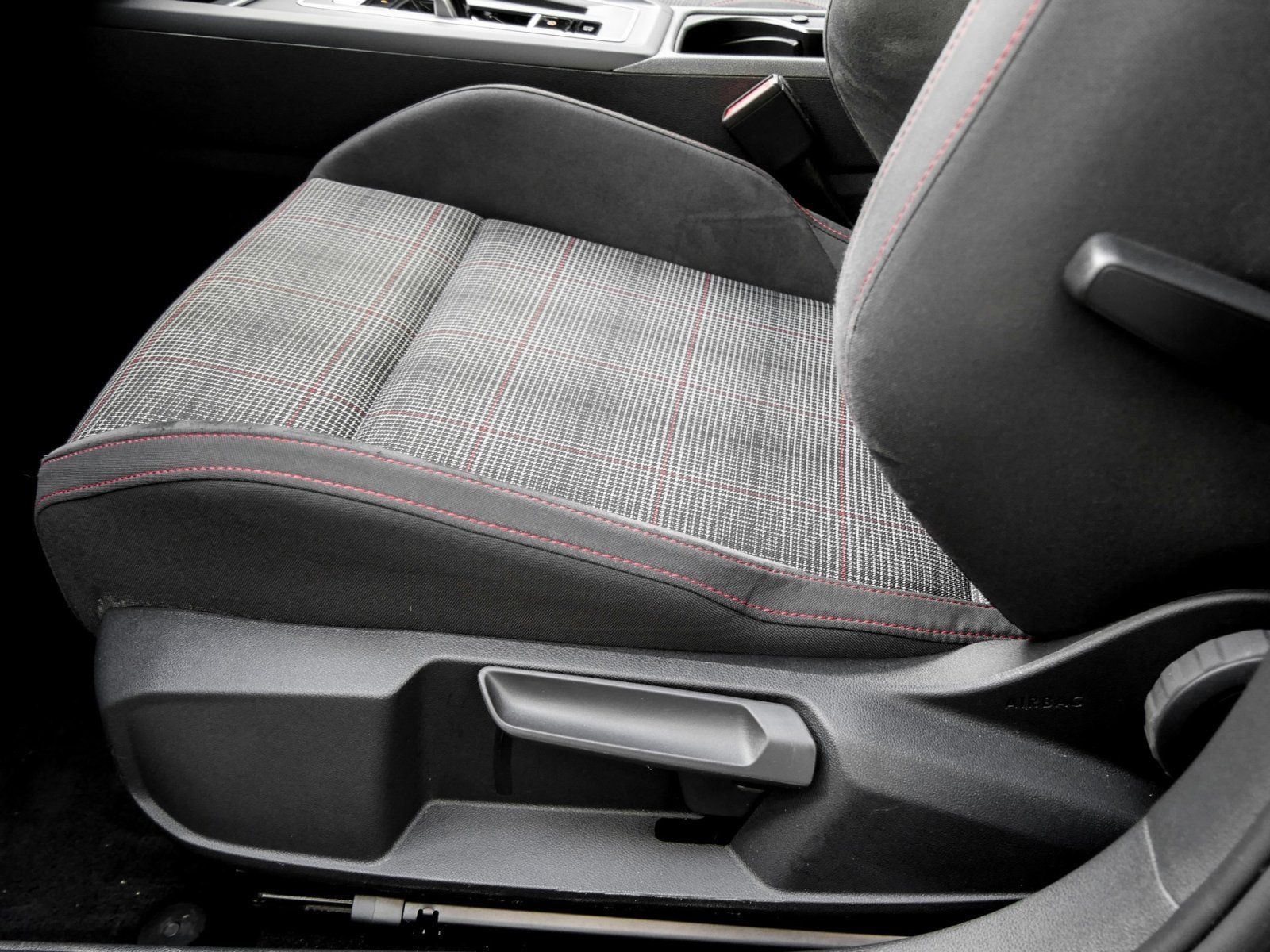 Volkswagen Golf VIII GTI 2.0 TSI ACC DCC MATRIX KAMERA KEYL foto 16