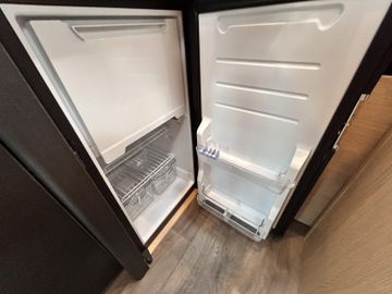 Sunlight Cliff 4x4 Greentrek 590 MATT GRÜN DELTA RAPTOR