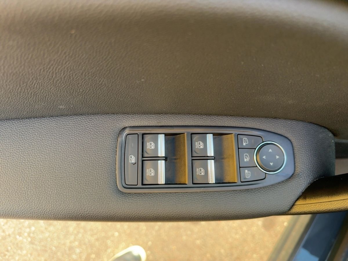 Fahrzeugabbildung Renault Captur Intens Plug-In 160 SHZ Safety+