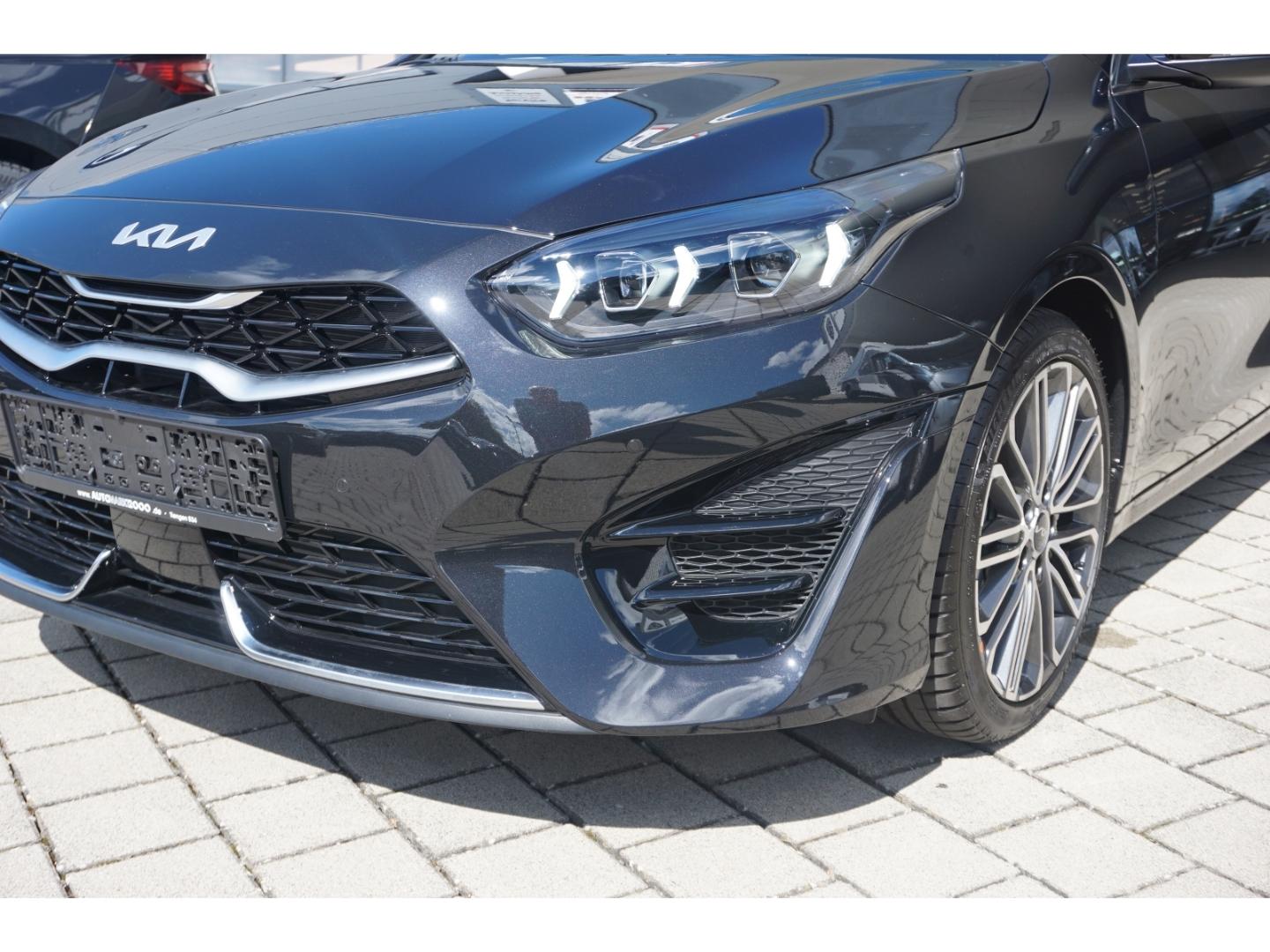Kia Ceed_sw 1.5T 140 GT Line DCT7 Pano AHK Navi LED 