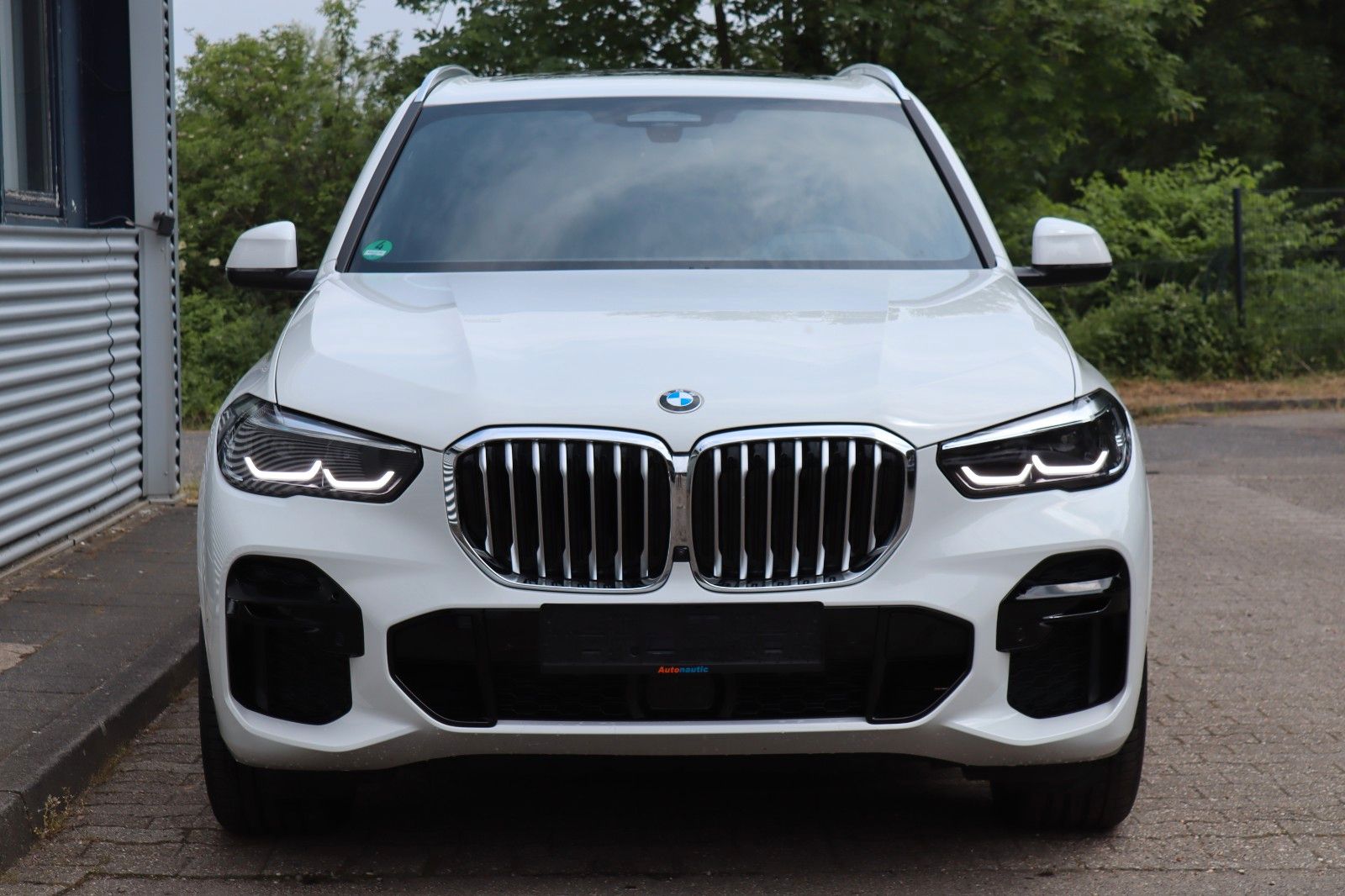 Fahrzeugabbildung BMW X5 xDrive30d M SPORT PAKET PANO HUD GESTIK 20''