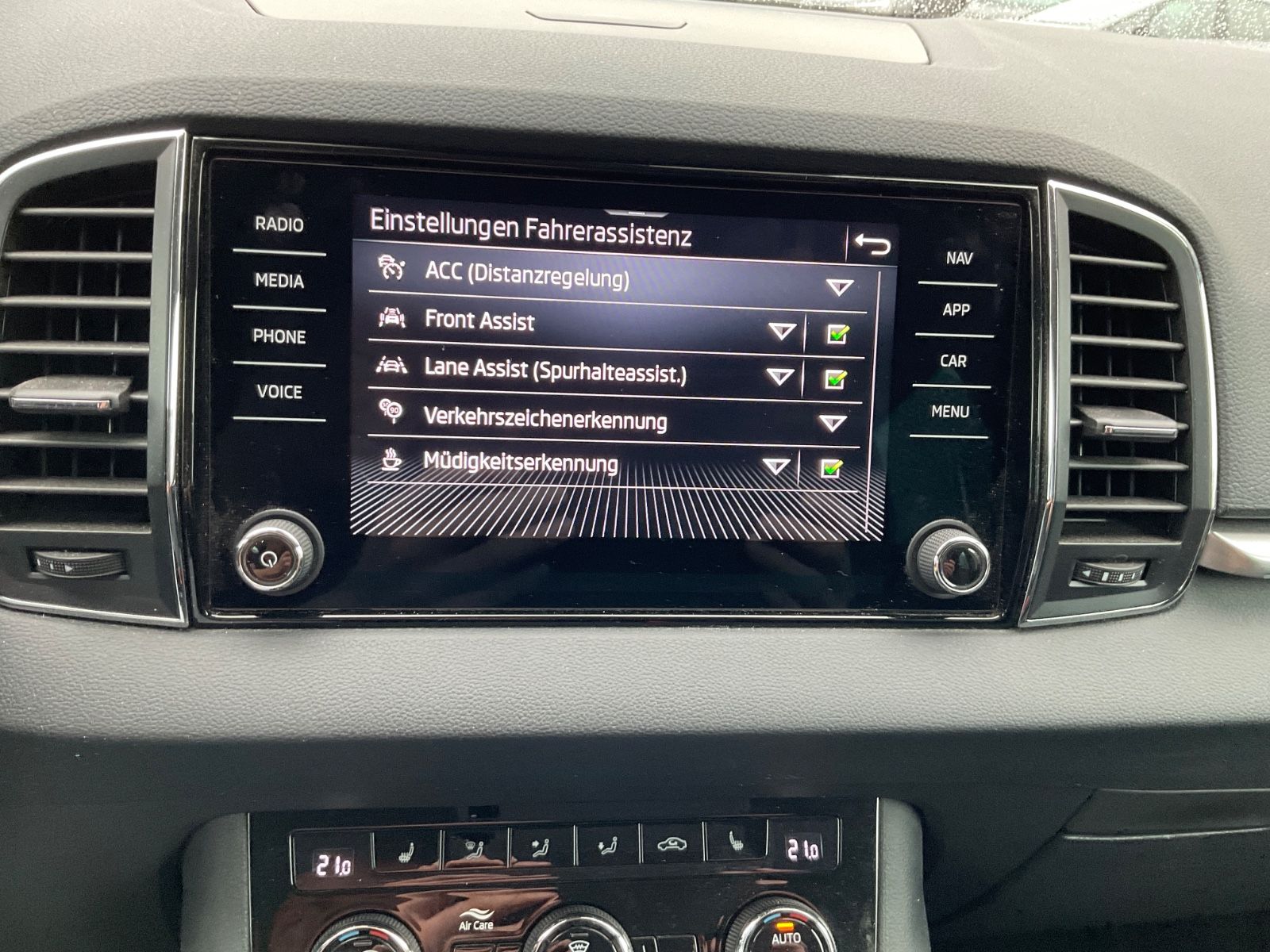 Fahrzeugabbildung SKODA Karoq 1.5l TSI DSG Selection,Kamera,Navi,ACC