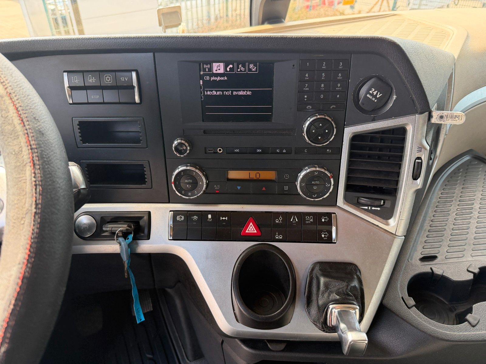 Fahrzeugabbildung Mercedes-Benz Actros 2545 L 6x2 Retarder Schiebeverdeck