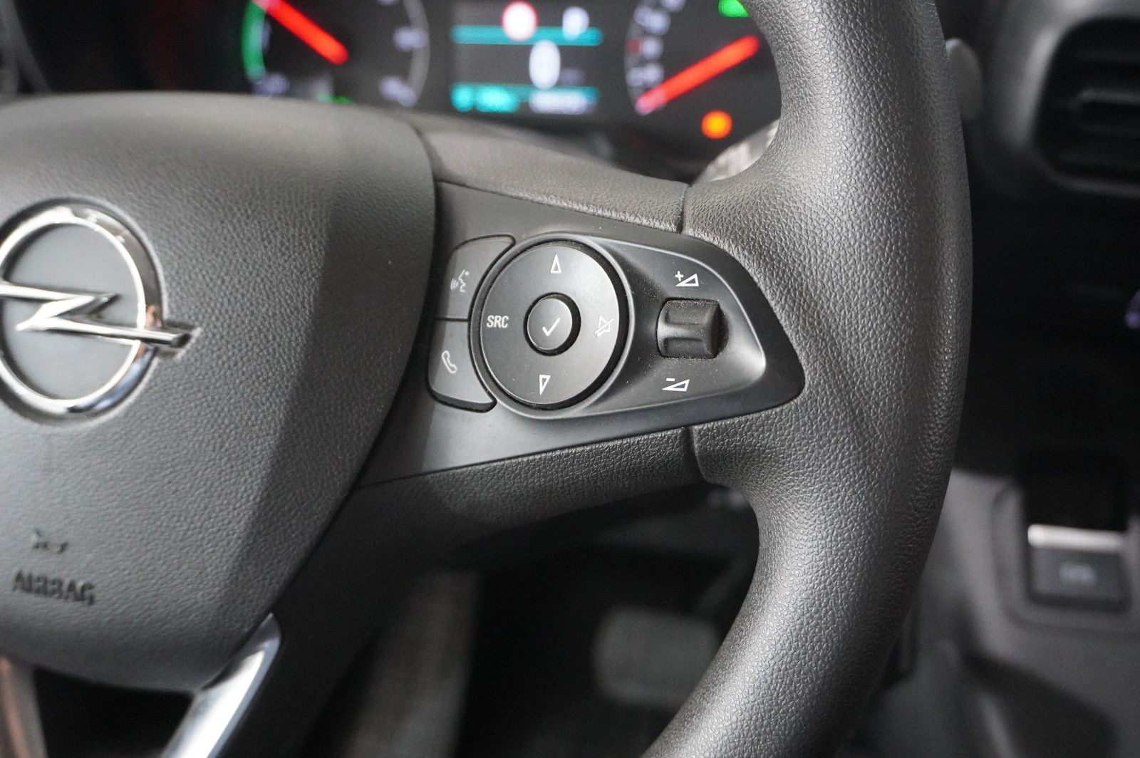 Fahrzeugabbildung Opel Combo-e LIFE EDITION 11KW KLIMA/PDC/TEMP./DAB+