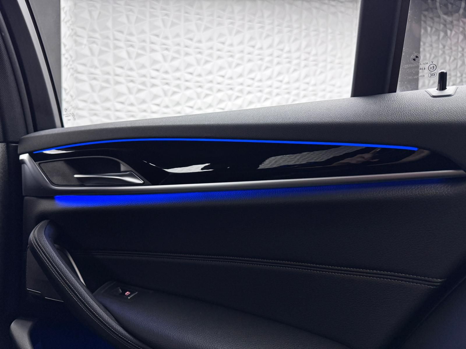 Fahrzeugabbildung BMW 530d M-PAKET*ACC*H&K*KEYLESS*HUD*R-CAM*DAB*LIVE