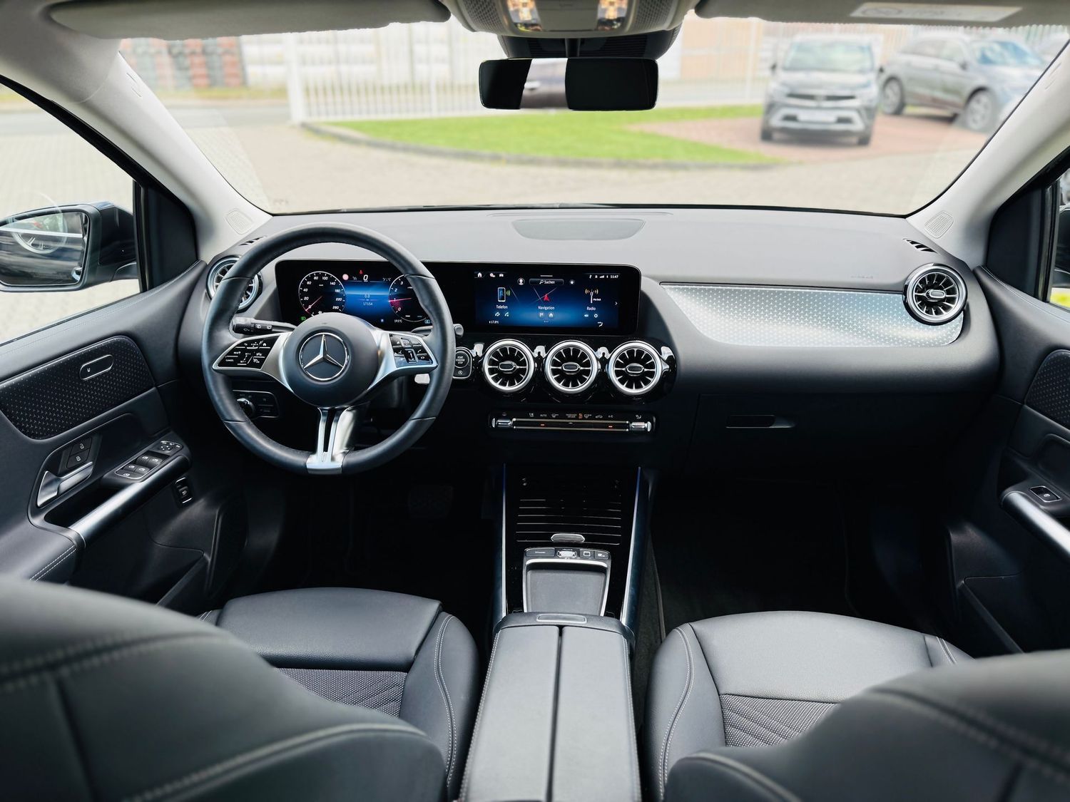 Fahrzeugabbildung Mercedes-Benz B 180 PROGR. PLUS, Autom, LED, AHK, PTS, RFK, Ke