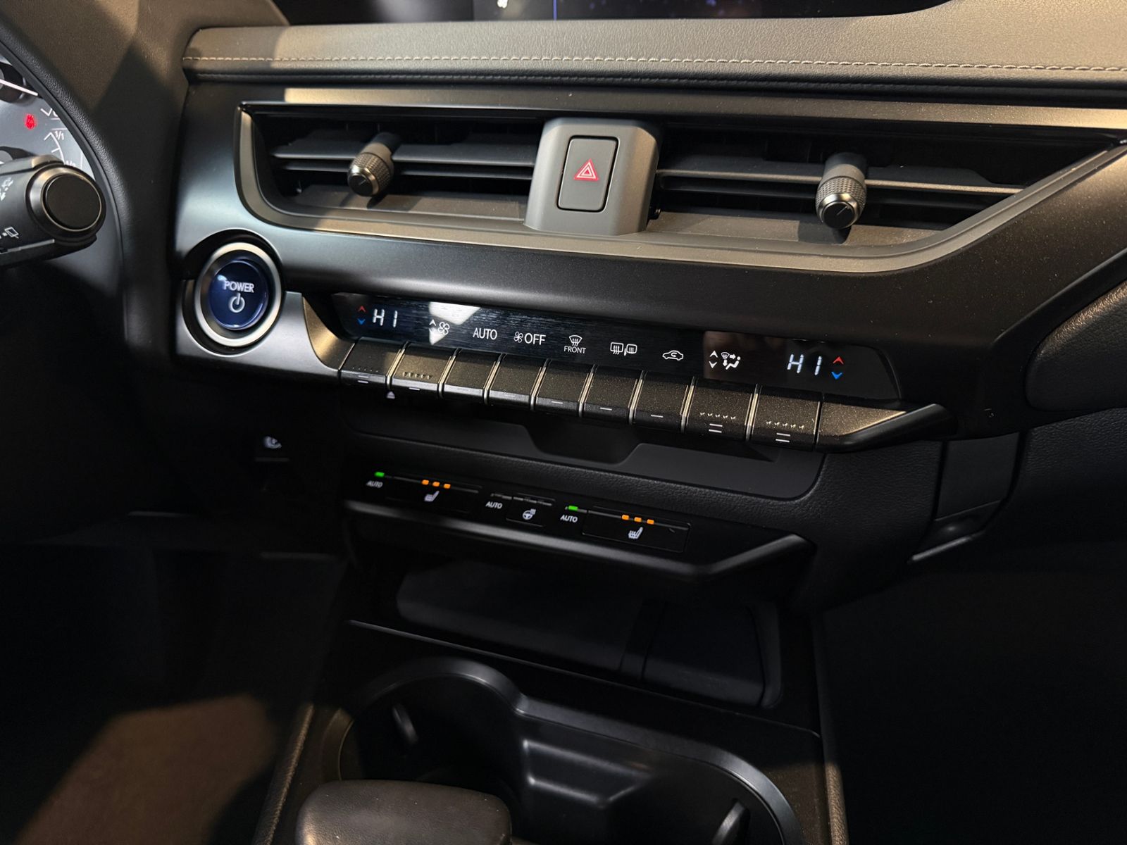 Fahrzeugabbildung Lexus UX 250h  Style Edition MY22 LED KAM DAB+