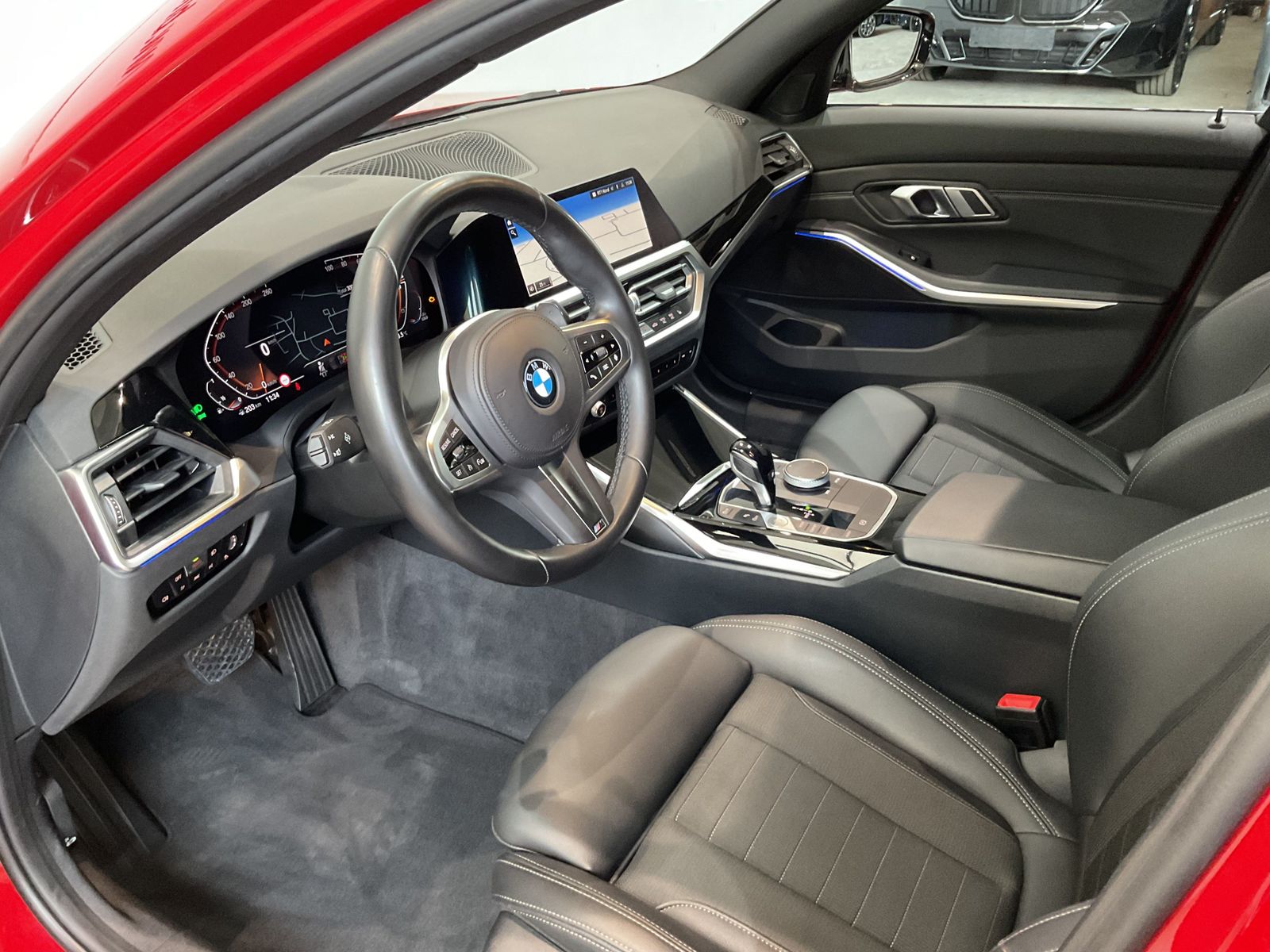 Fahrzeugabbildung BMW 320i Touring Sport Line M Lederlenkrad