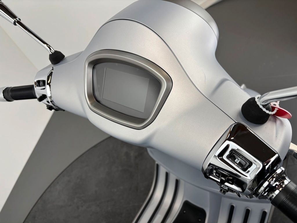 Fahrzeugabbildung Vespa GTS 125 SUPER TECH *NEUWERTIG *TOPCASE