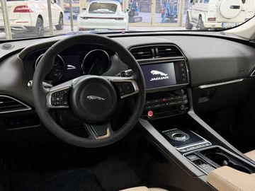 Jaguar F-Pace - 9