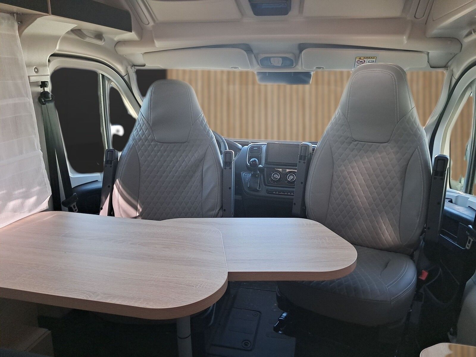 Fahrzeugabbildung Chausson Van Sport Line V690 Solar, Markise, RFK, Arctic