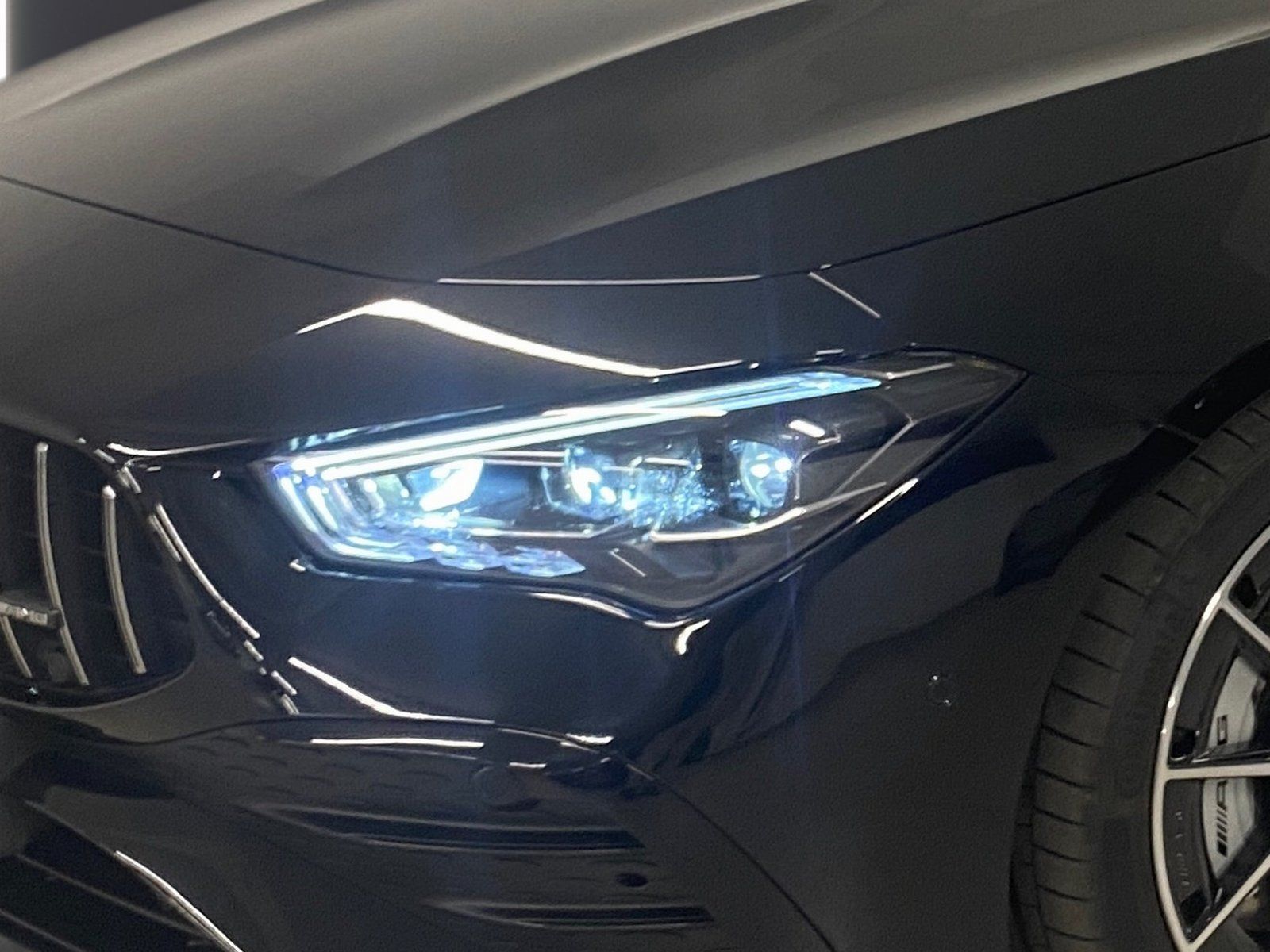 Fahrzeugabbildung Mercedes-Benz CLA 35 4M AMG Premium*Pano*Distro*Totwink*MBeam*