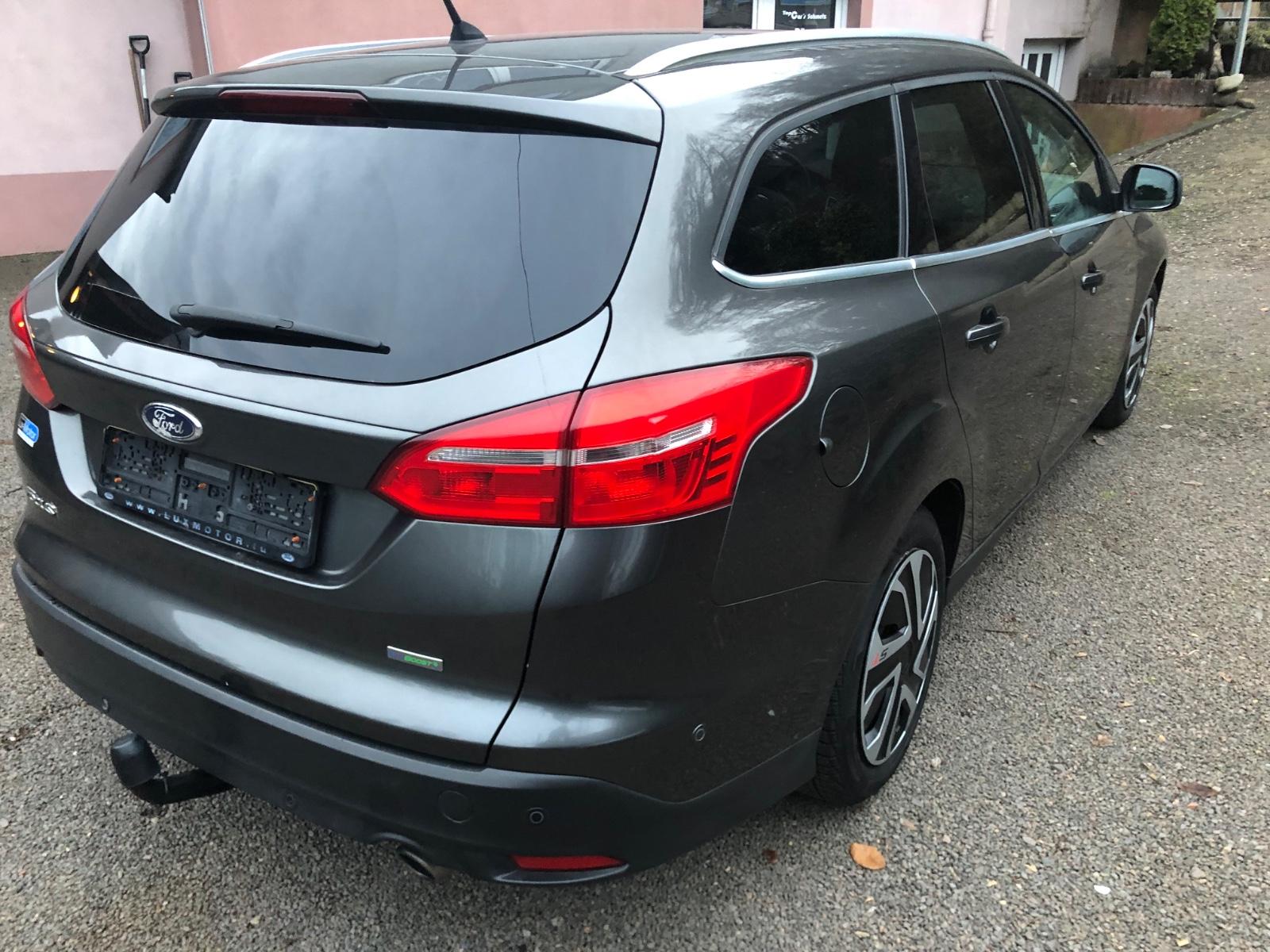 Ford Focus Turnier Titanium   Alu+Navi+1.Hand+182 PS