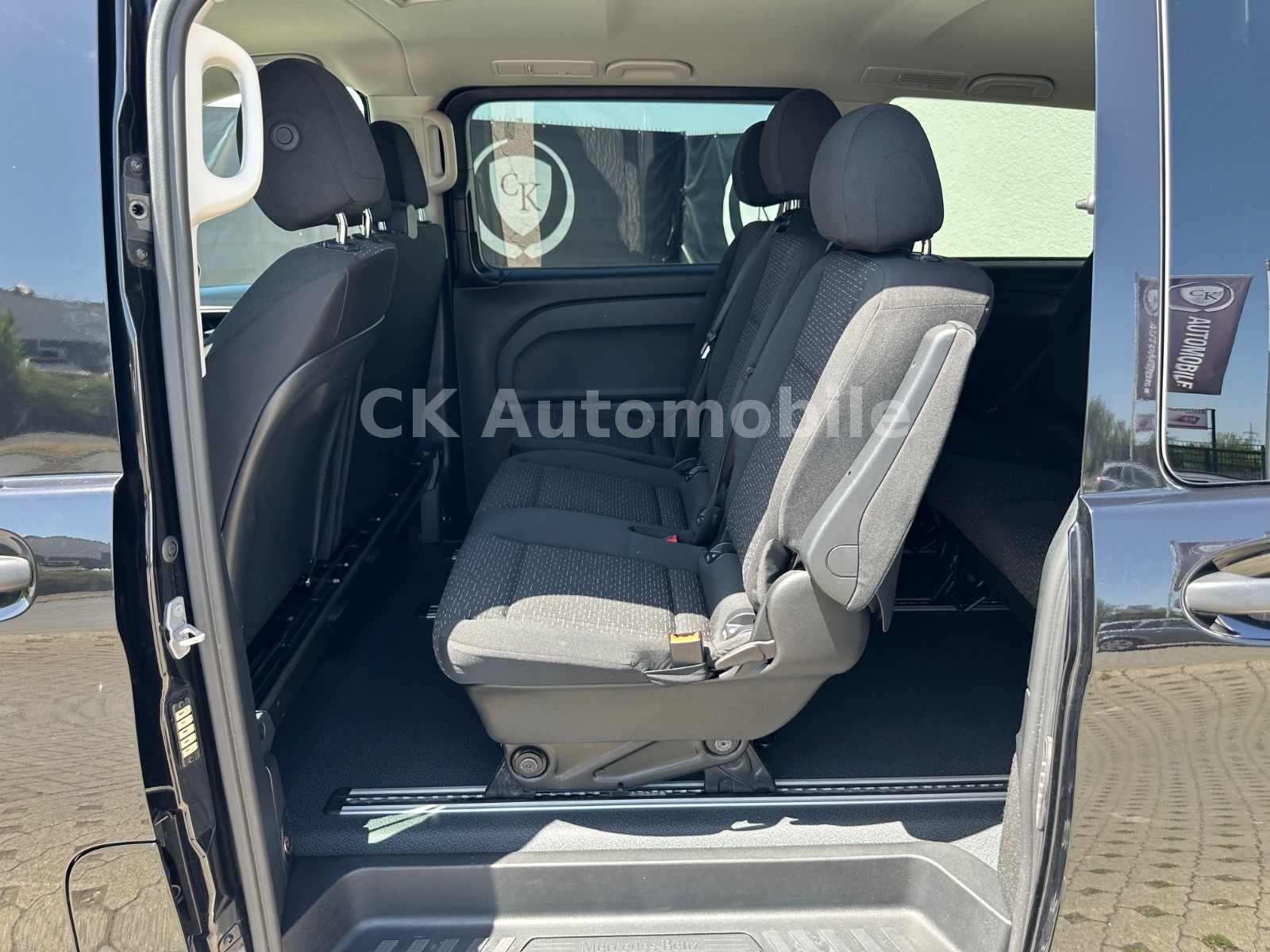 Fahrzeugabbildung Mercedes-Benz Vito Tourer 119 PRO lang/9 Sitze/Navi/LED/Kamera