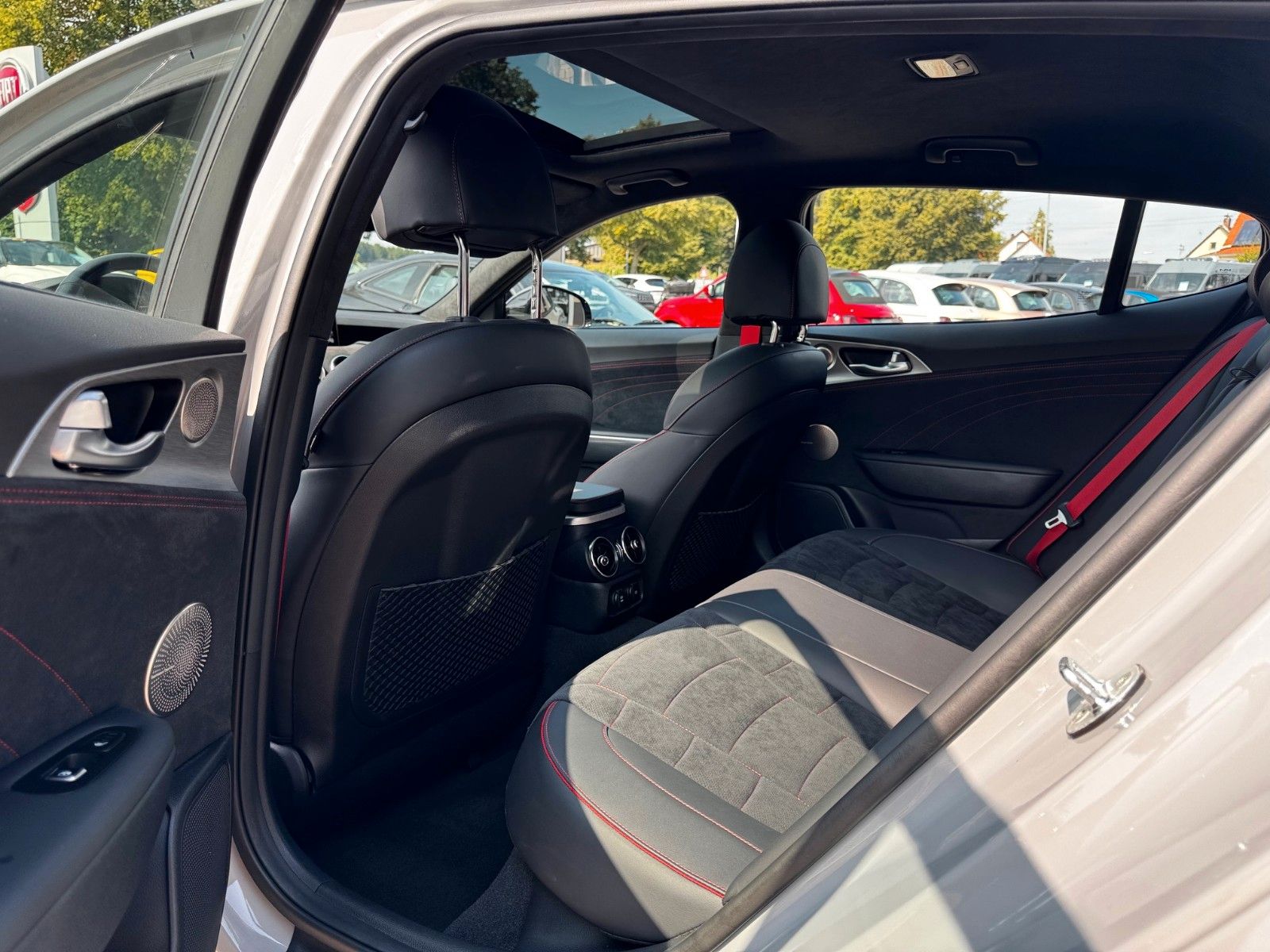 Fahrzeugabbildung Kia STINGER 3.3T AWD GT 360° GLASDACH 366PS