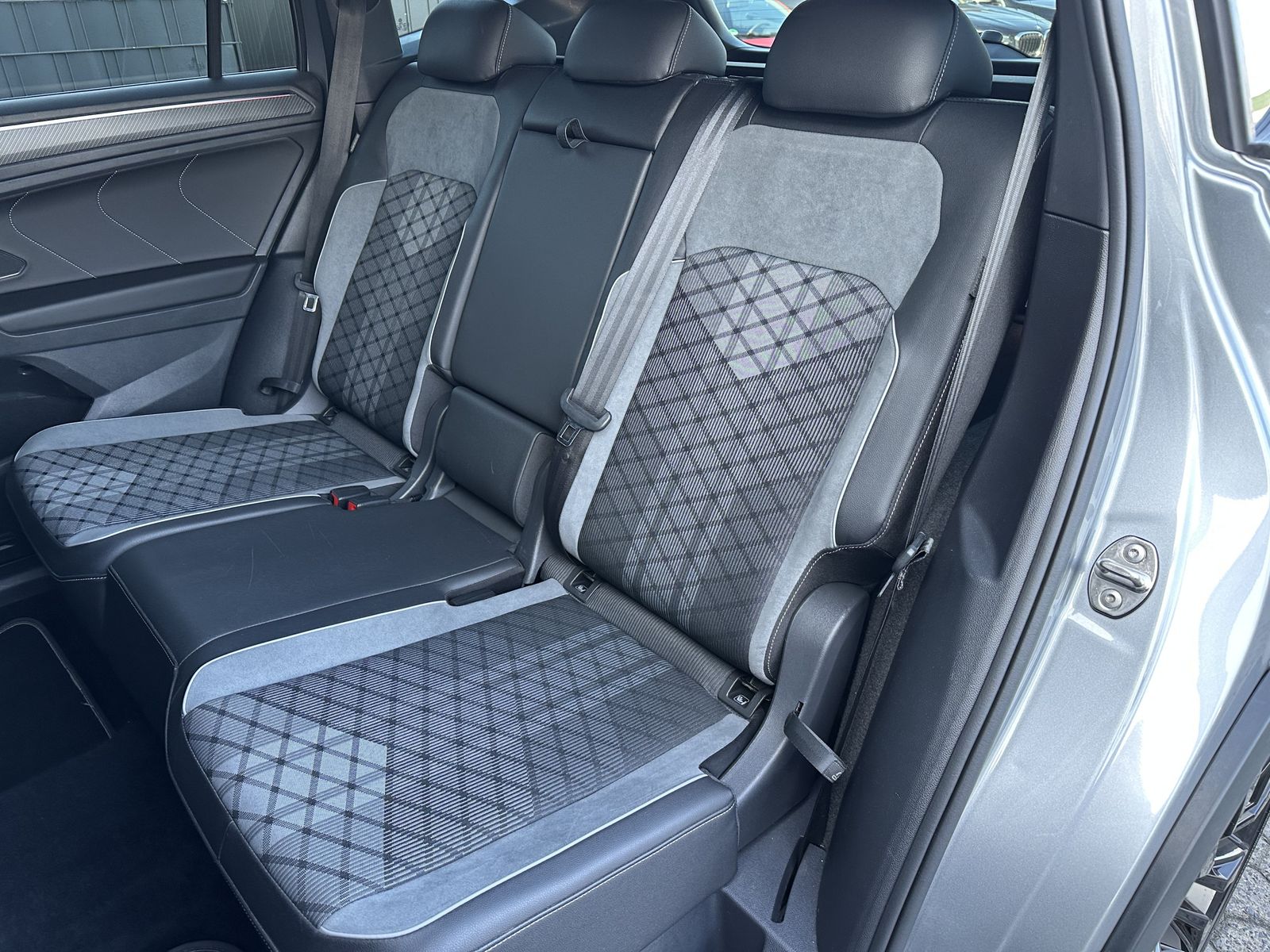 Fahrzeugabbildung Volkswagen Tiguan Allspace 4M R-Line Black NAV+LED+AHK+360°