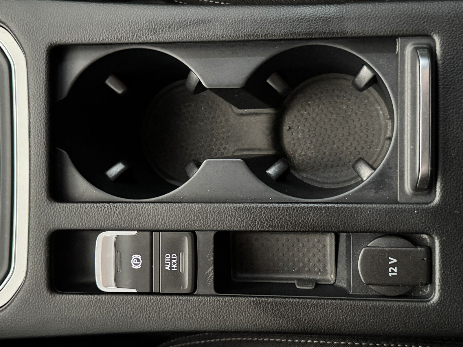 Fahrzeugabbildung Volkswagen Passat 2.0 TDI DSG COMFORTLINE NAVI LED AHK ACC