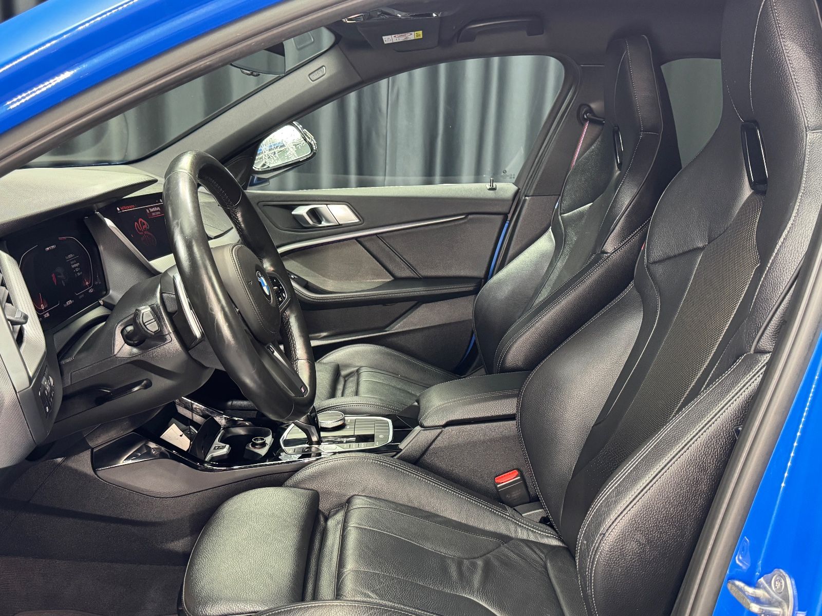 Fahrzeugabbildung BMW M135 i xDrive|H/K|NAVI|ACC|HEAD-UP|SPORTSITZE|