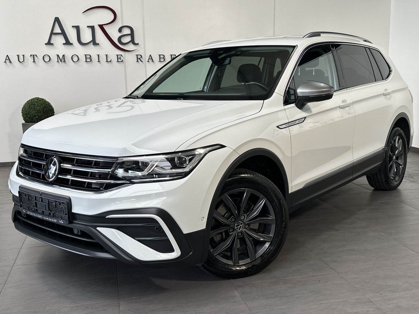 Fahrzeugabbildung Volkswagen Tiguan Allspace 4M Life 7Sitzer NAV+LED+H&K+360°