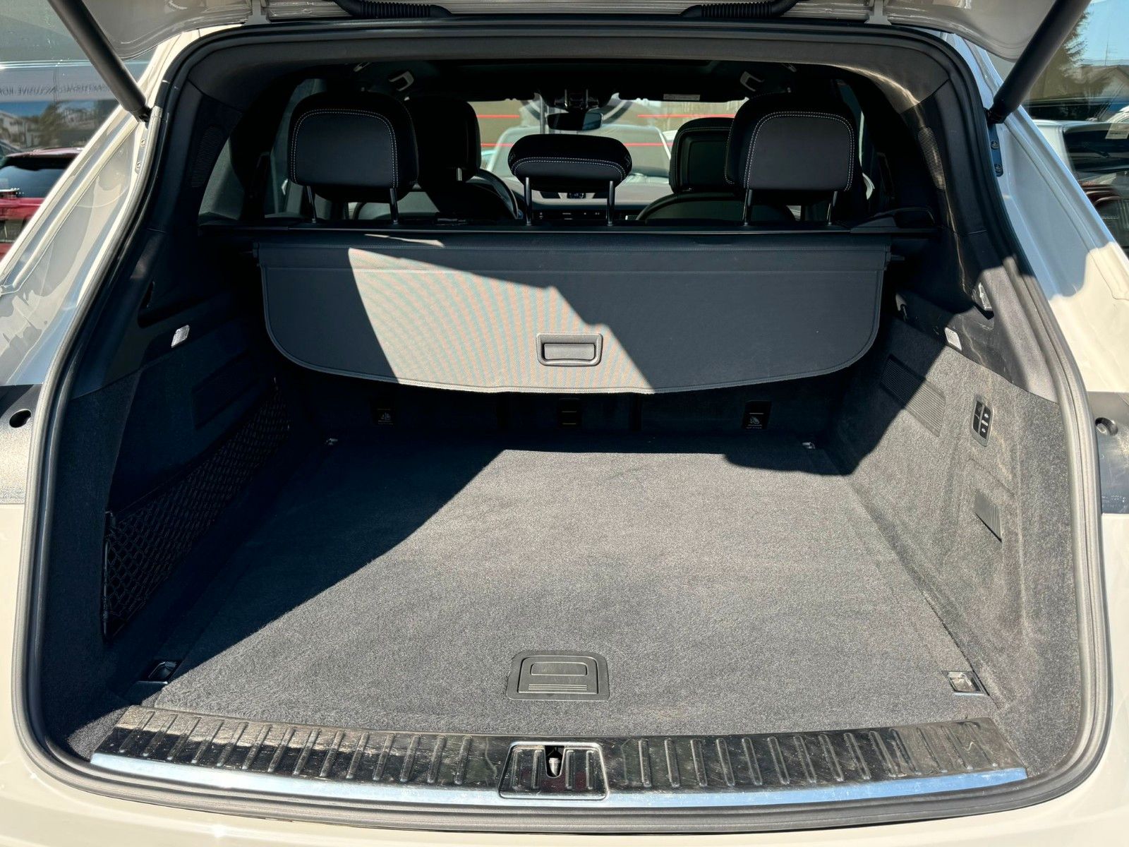 Fahrzeugabbildung Porsche Cayenne E-Hybrid*Approved11/27*Pano*Allradlenk*