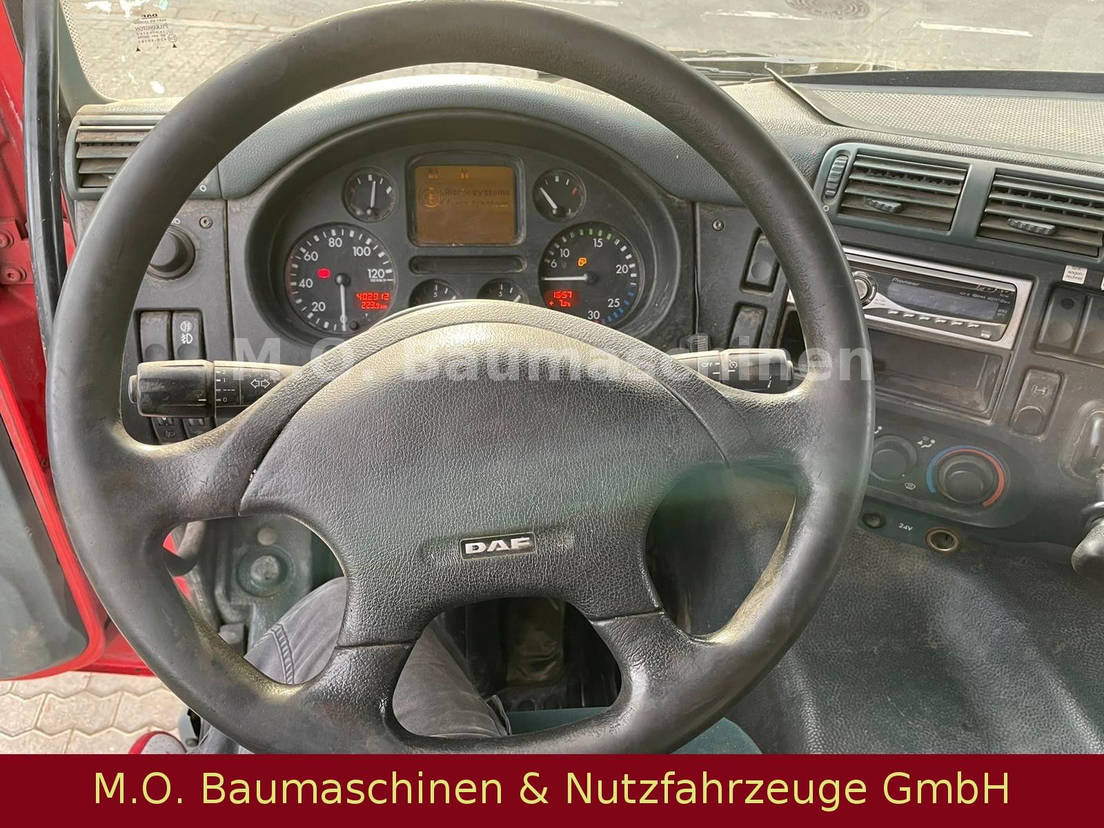 Fahrzeugabbildung DAF CF 75.250 / 4x2 / AC / Tankwagen 15.200 L /