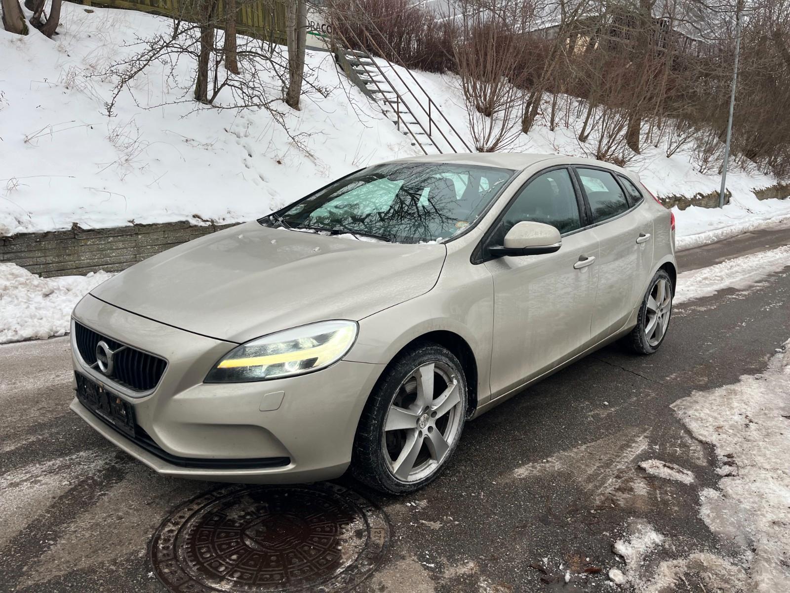 Volvo V40 D3 150 Momentum Aut *Leather*LED*