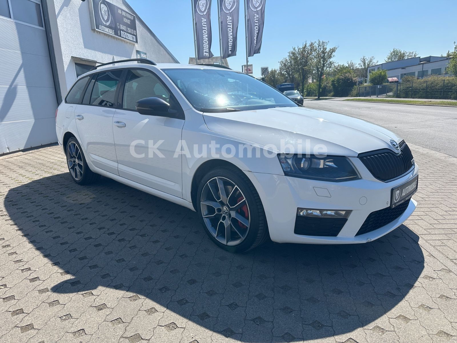 Fahrzeugabbildung SKODA Octavia Combi RS 2.0 TDI DSG/Navi/Bi-Xenon/PDC