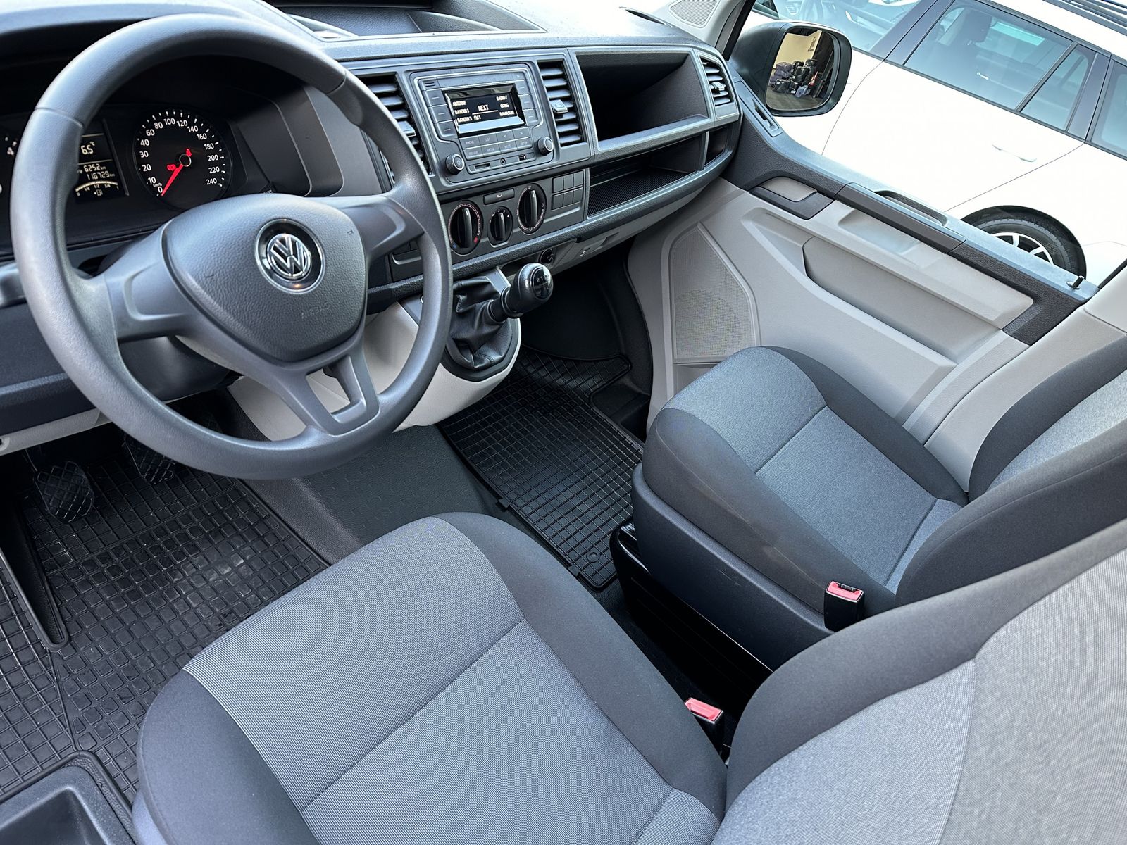 Fahrzeugabbildung Volkswagen T6 Transporter 2.0 TDI Kasten SORTIMO+PP+BLUETOO