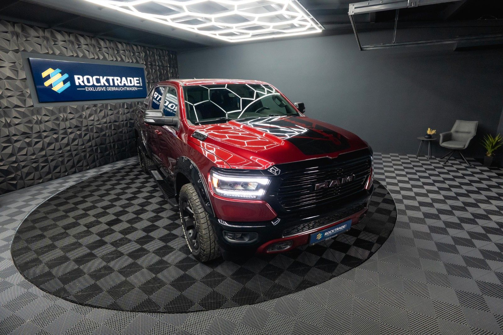 Fahrzeugabbildung Dodge RAM 5.7 V8 HEMI 4x4 OFFROAD Night-Paket *LED*