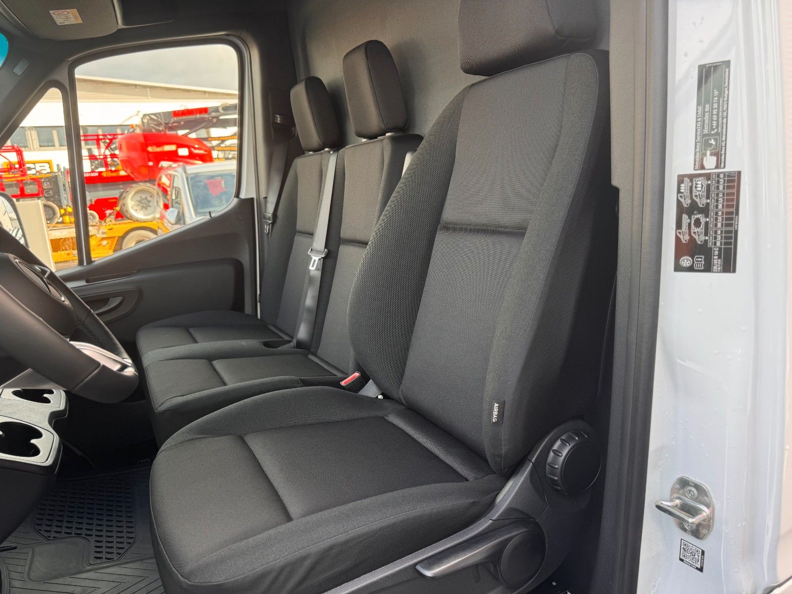 Fahrzeugabbildung Mercedes-Benz Sprinter 317 CDI 3665 9G DISTRONIC AHK