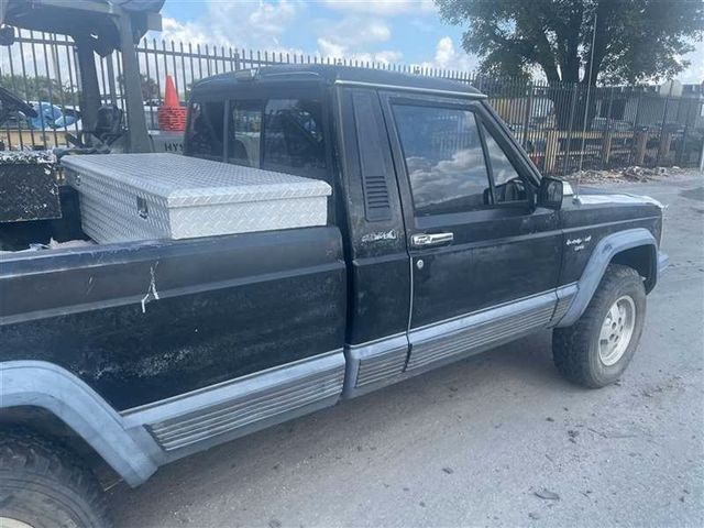 Jeep Comanche 4l 6zylinder automatik us model