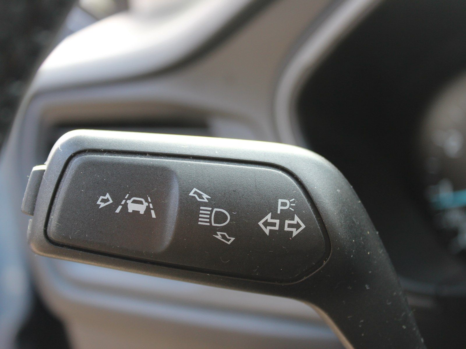 Fahrzeugabbildung Ford Focus Cool & Connect 1,0 EcoBoost Start/Stopp