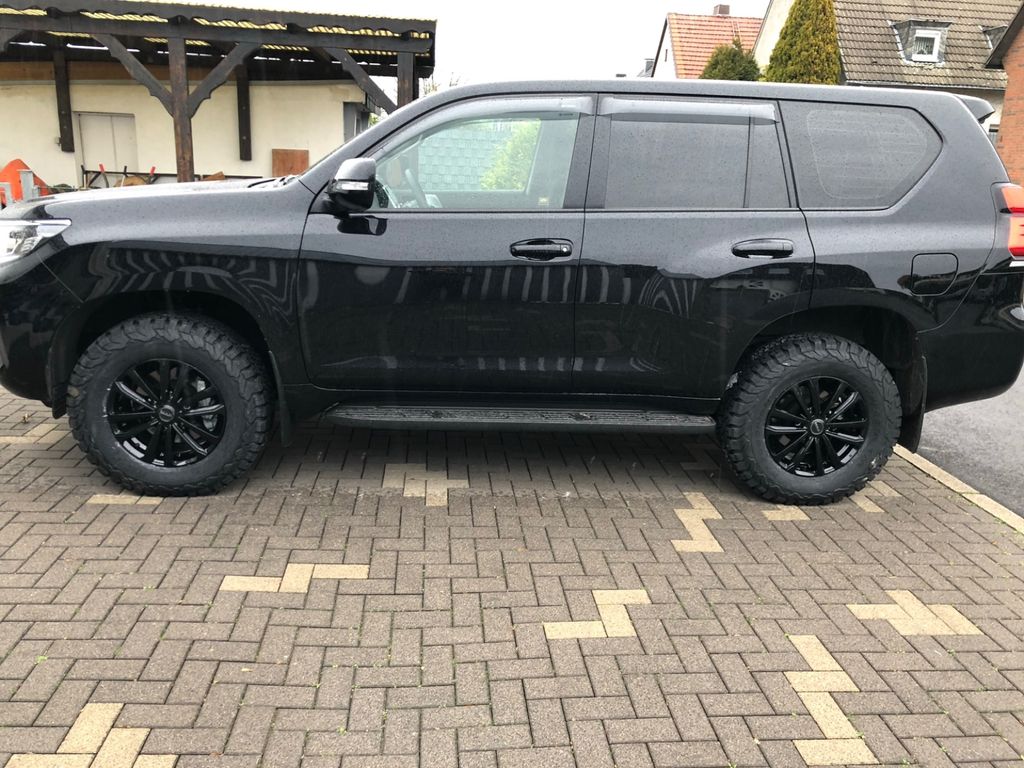 Image of Toyota Land Cruiser