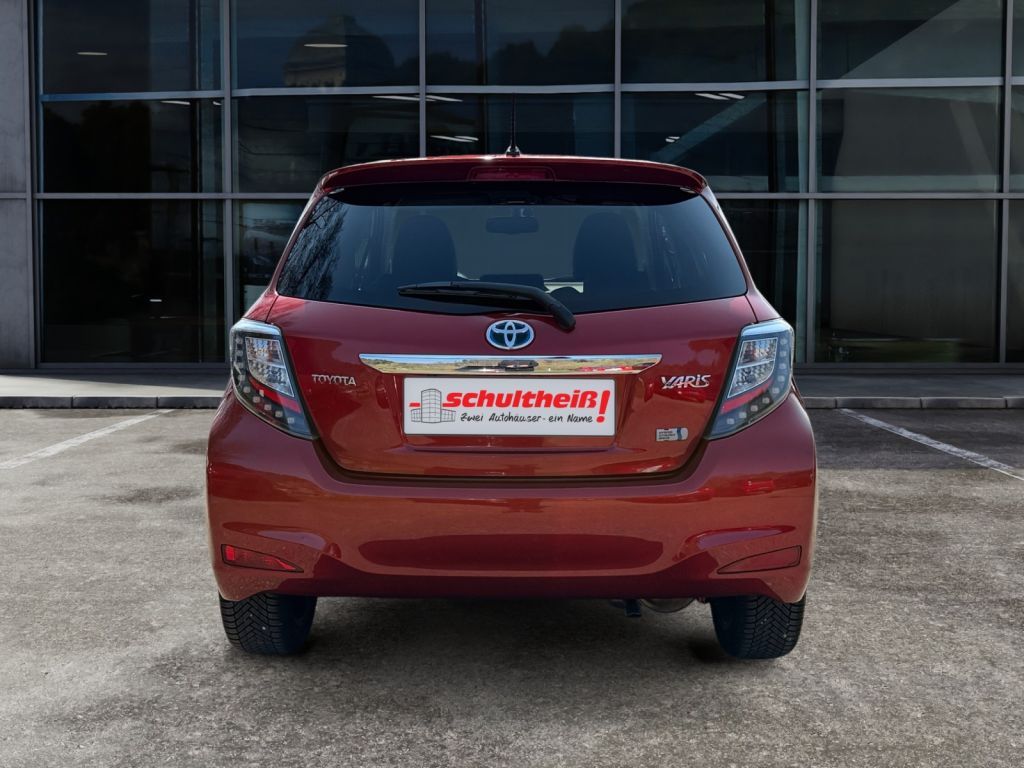 Fahrzeugabbildung Toyota Yaris Hybrid 1.5 VVT-i Club