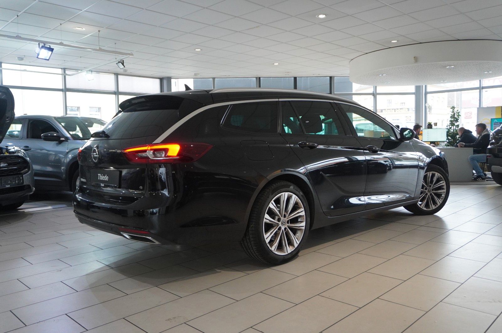 Fahrzeugabbildung Opel Insignia B ST 2.0D BUSI. 4X4 NAVI/LED/KAMERA/DAB