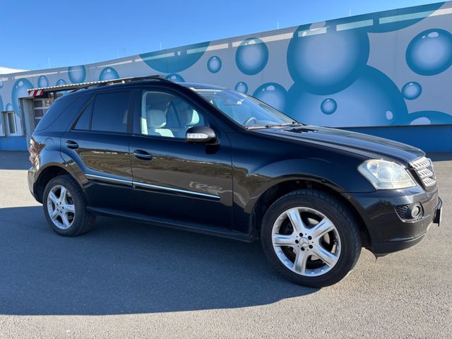 Mercedes-Benz ML 320 CDI LEDER NAVI DISTRONIC LUFTFEDERUNG TÜV