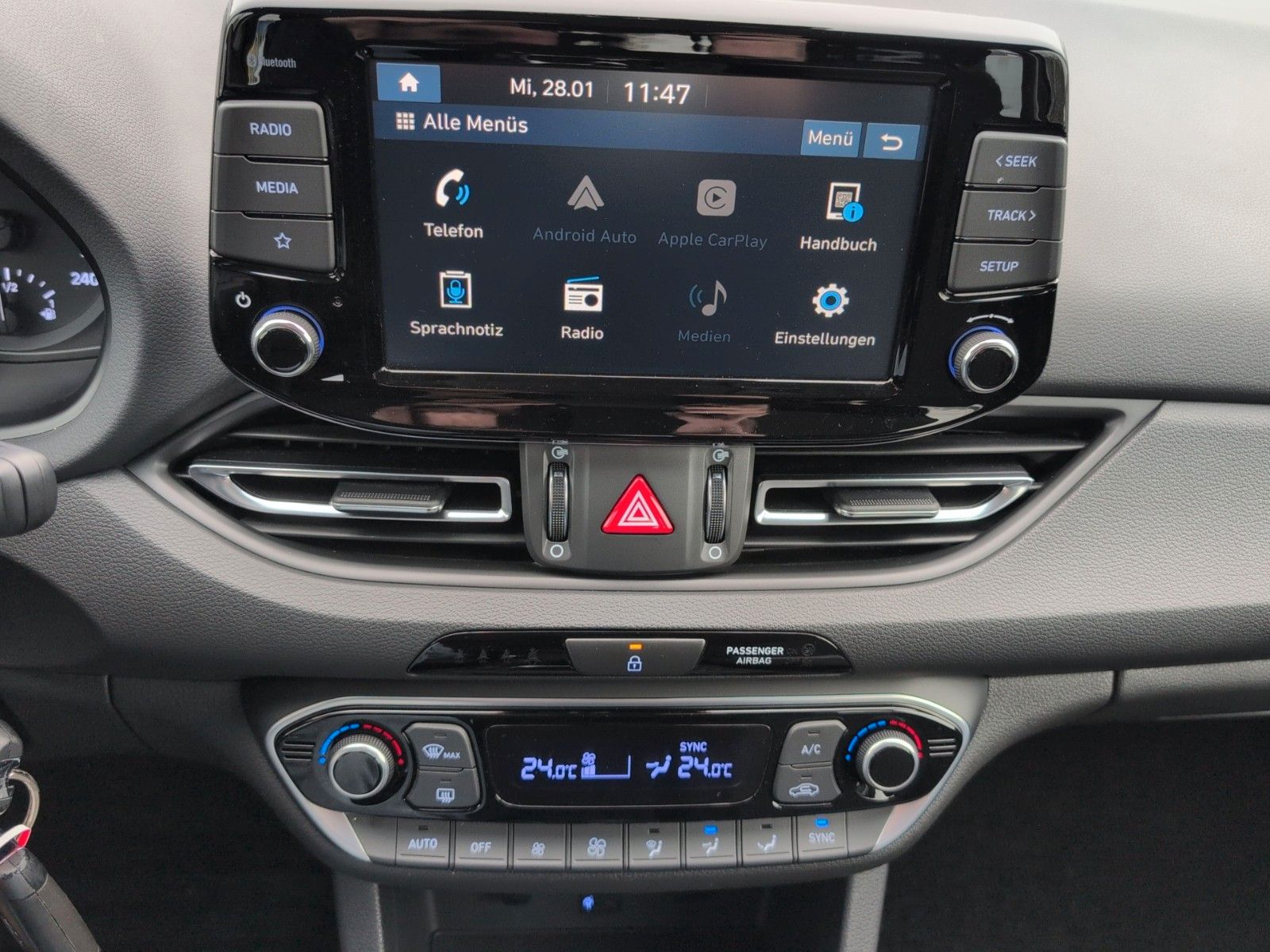 Fahrzeugabbildung Hyundai i30 KOMBI 1.0T TREND KLIMAAT+SHZ+NAVI+QI+KAMERA+