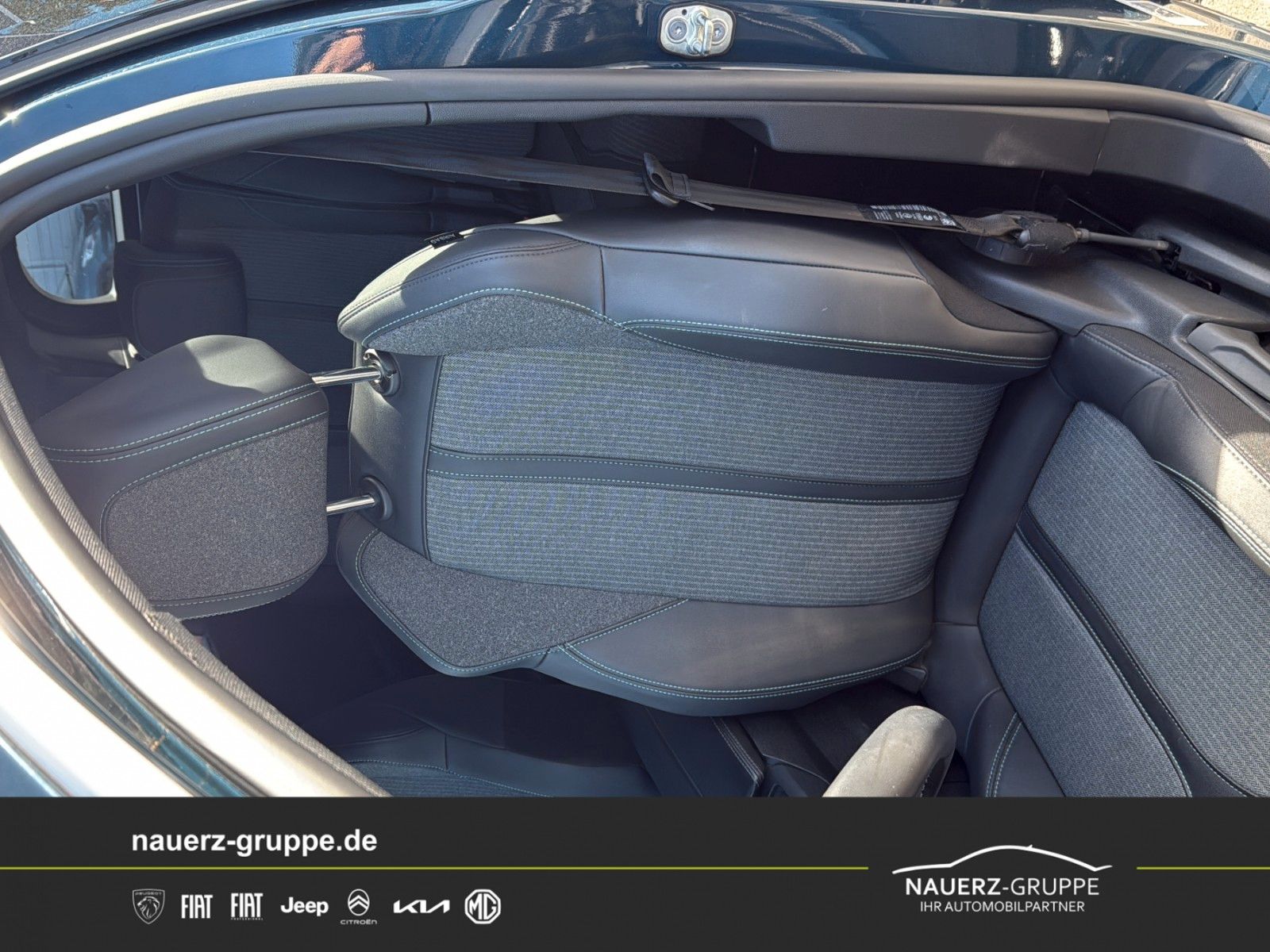 Fahrzeugabbildung Peugeot 5008 Allure Pack PureTech 130 EAT8 **5-Sitzer**