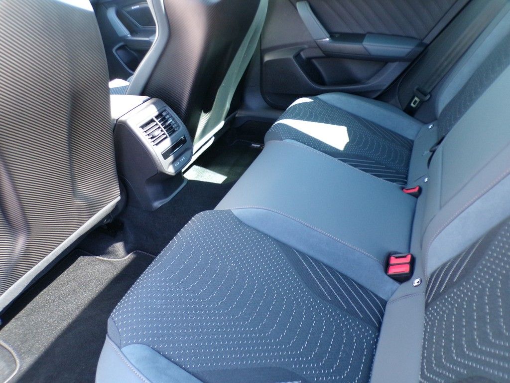 Fahrzeugabbildung CUPRA Leon Sportstourer VZ 1.5 eHybrid DSG Extreme
