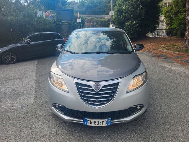 Lancia Ypsilon 0.9 TwinAir 85 CV 5 porte Metano 