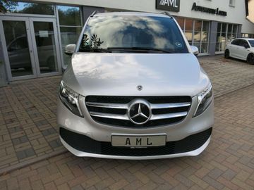 Mercedes V 220 - 2