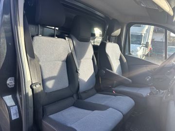 Opel Vivaro - 11