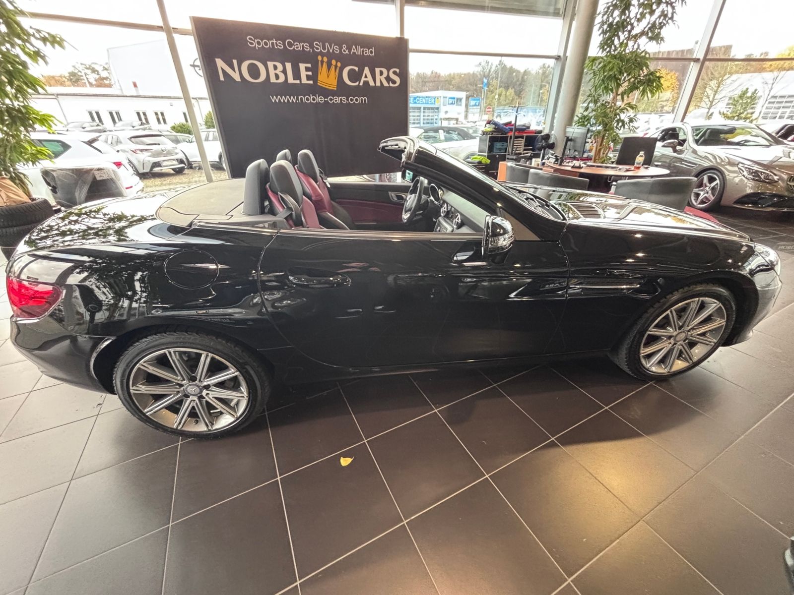 Fahrzeugabbildung Mercedes-Benz SLC 300 9G-Tronic LED NAVI ALU