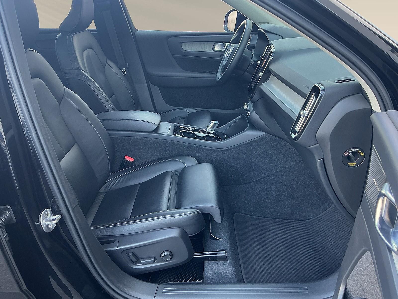 Volvo XC40 B3 DKG Dark LED PANO H&K Apple&Andro RFK foto 10