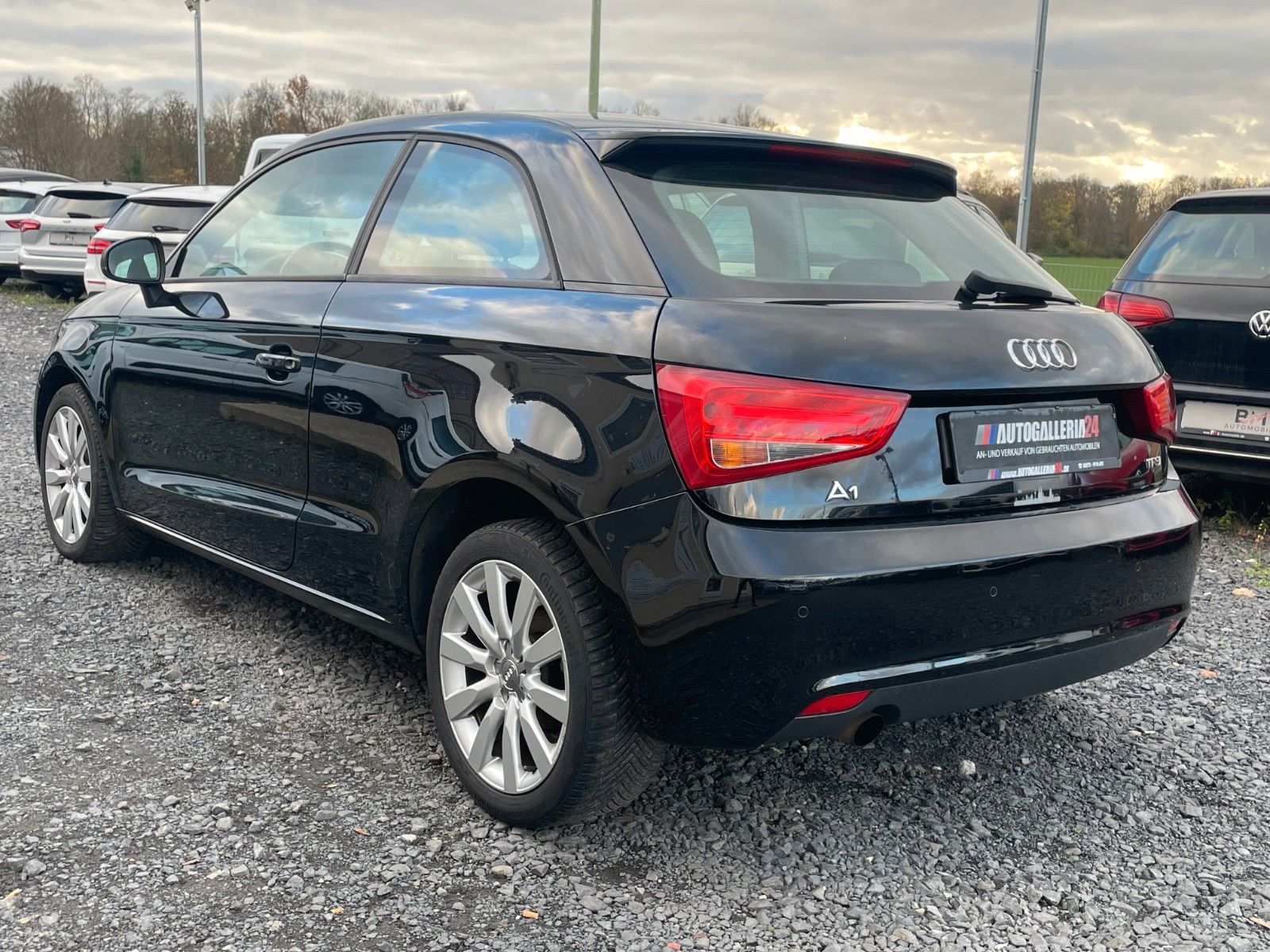 Fahrzeugabbildung Audi A1 1.2 TSI Attraction Navi SCHECKHEFT 2.HAND PDC