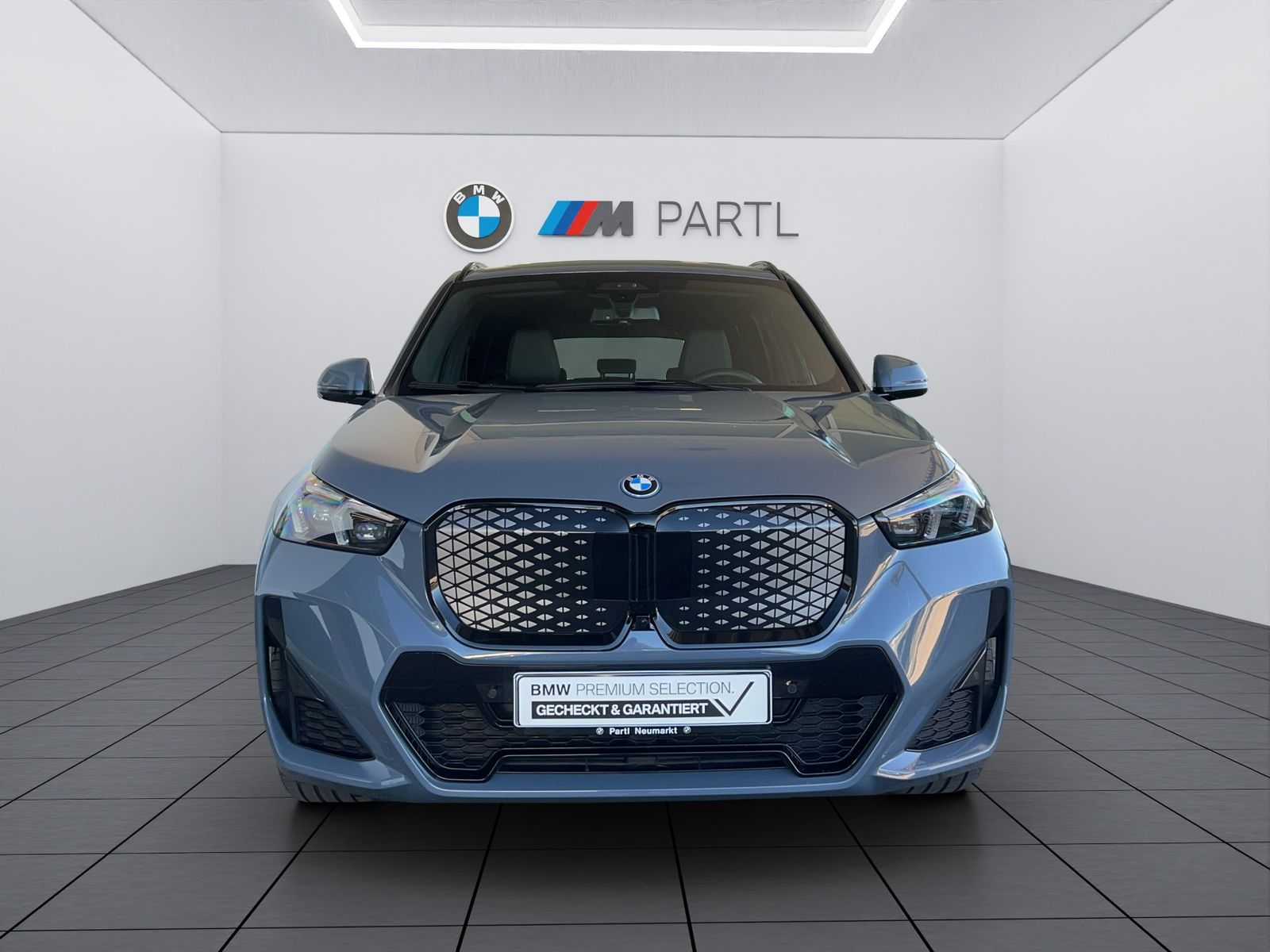 BMW iX1 xDrive30 M-Pro ACC 360° Pano AHK HUD H/K imagem 2