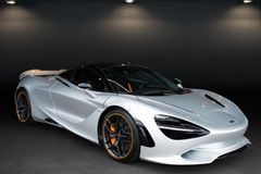 MCLAREN 750S - B&W Lift Elite Paint Carbon Interior 360°