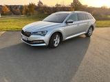 Skoda Superb 2.0 TDI SCR 140kW DSG 4x4 L&K COMBI L&K - silberne Skoda Superb