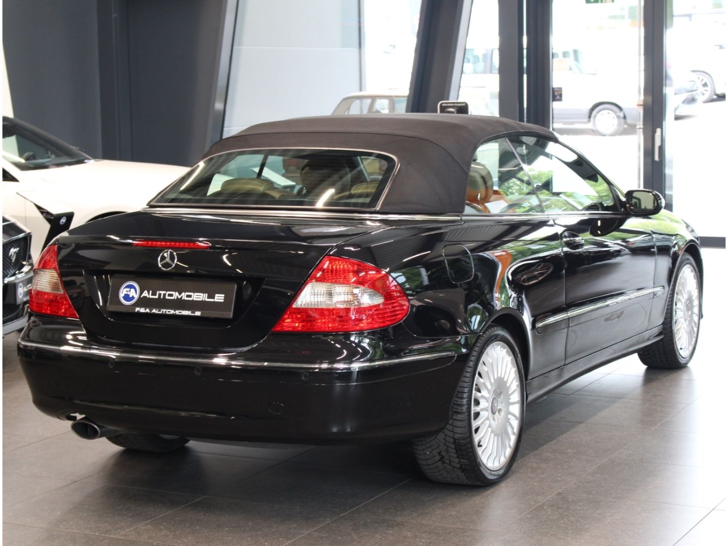Fahrzeugabbildung Mercedes-Benz CLK 200 K Cabrio Navi*Massagesitz*Sportpaket