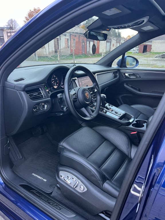 PORSCHE Macan 2023